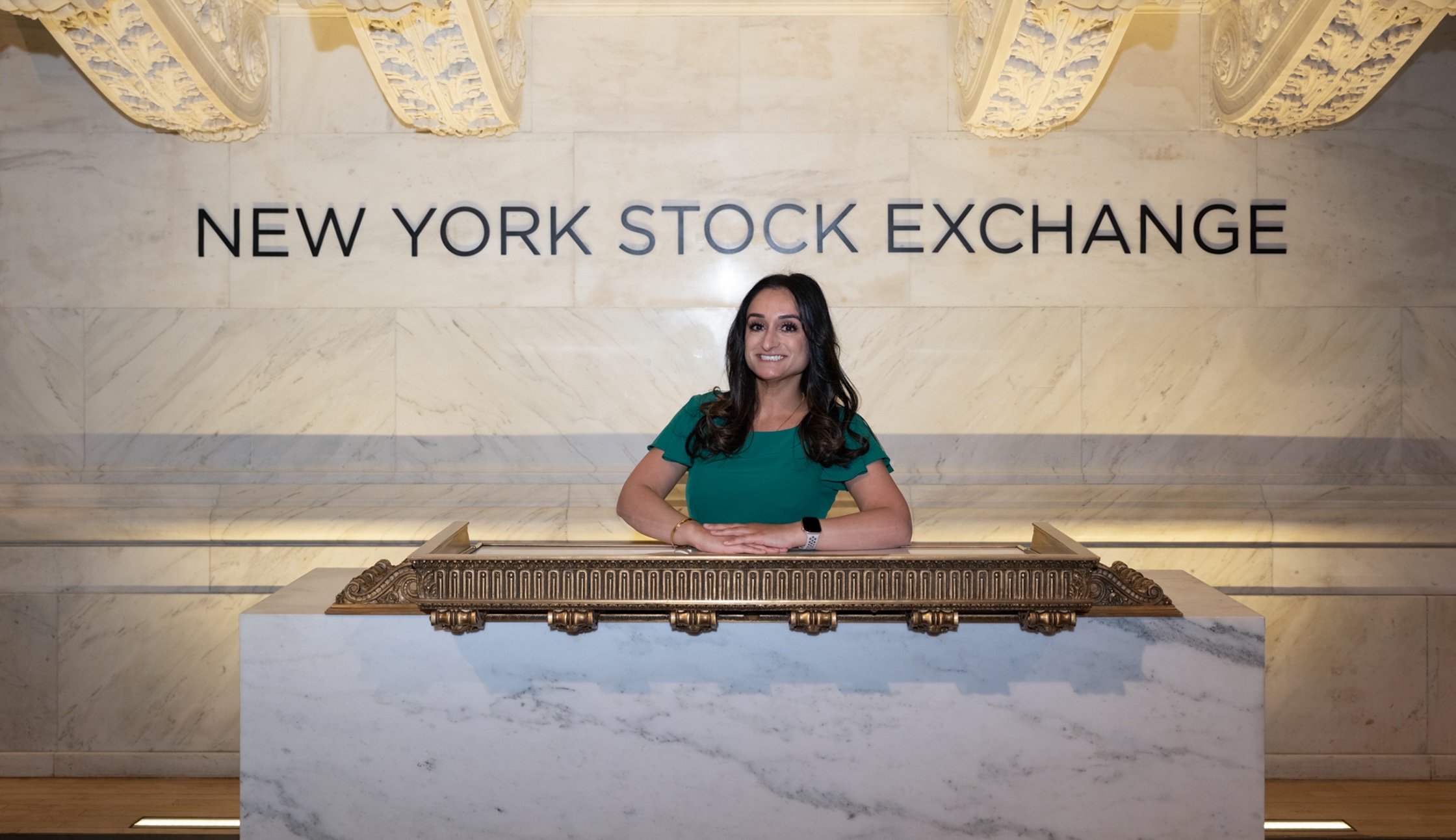 Woman standing in front of NYSE sign