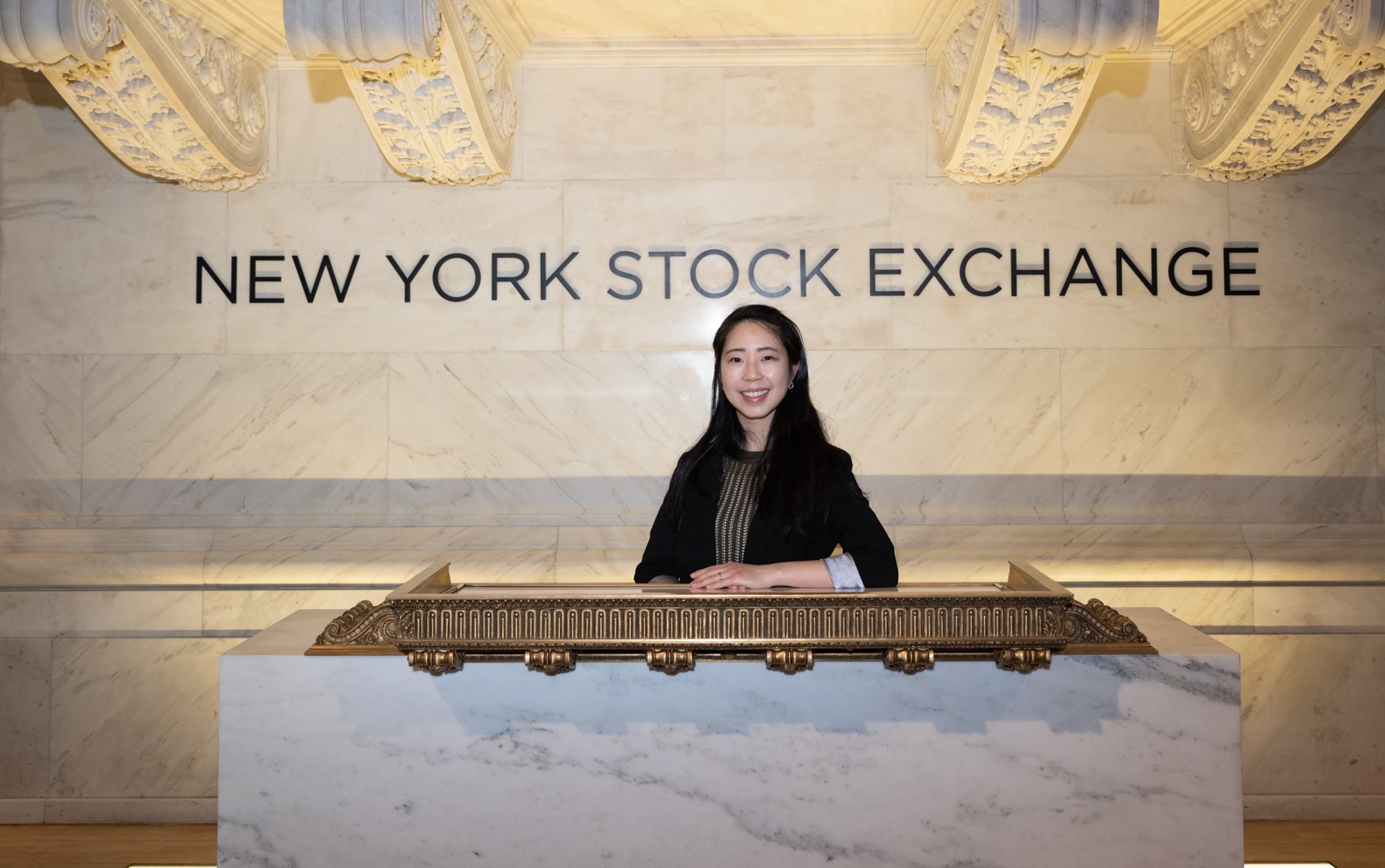 Woman standing in front of NYSE sign