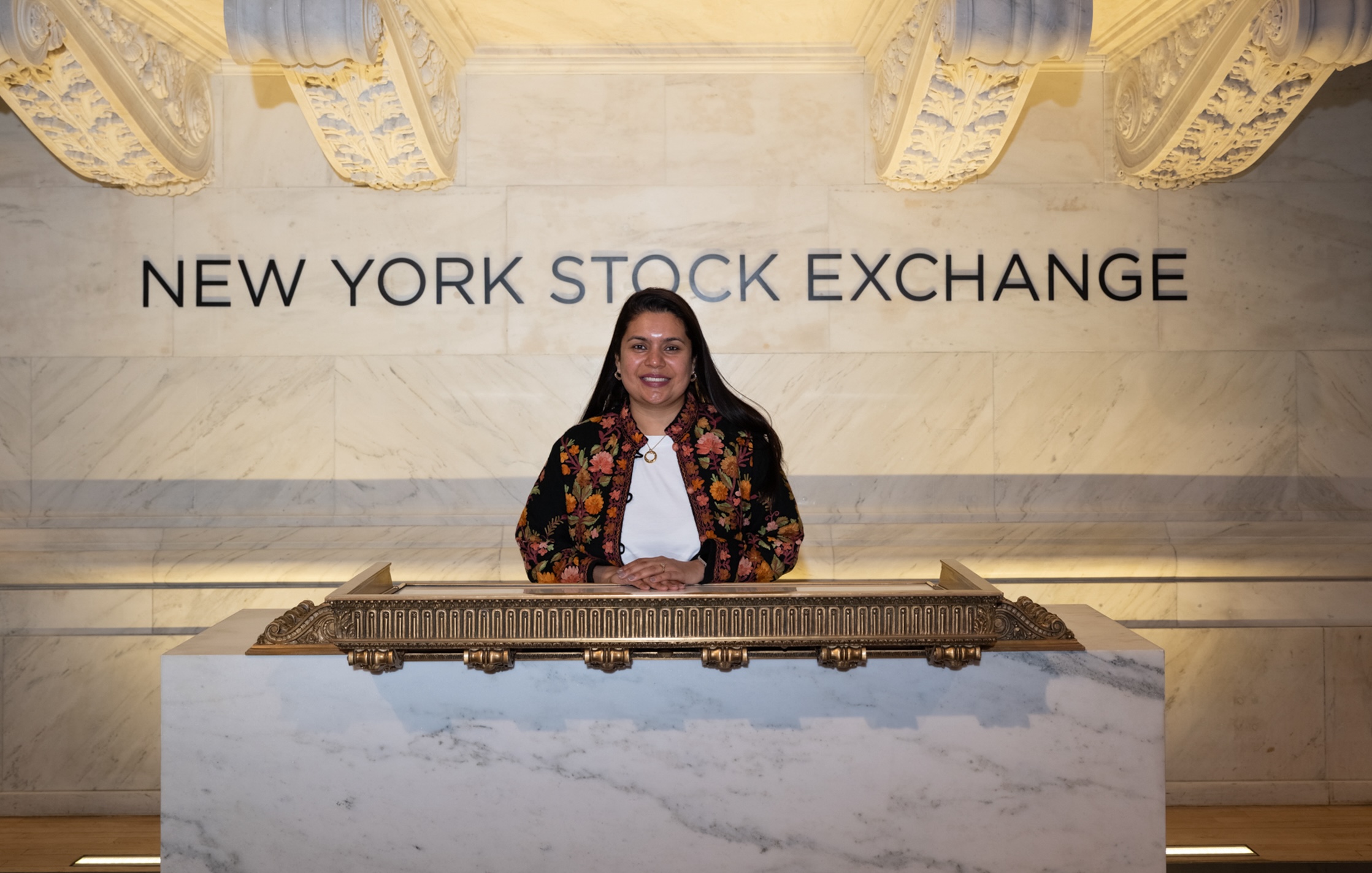 Woman standing in front of NYSE sign